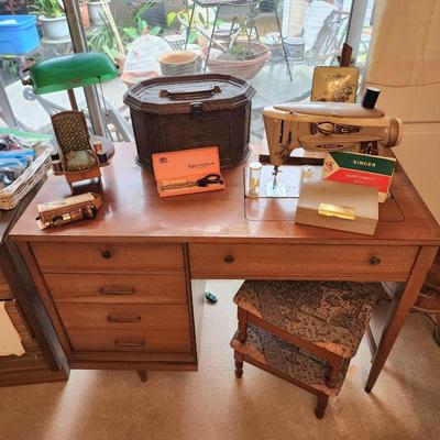 1959 Singer Slant-O-Matic 500 sewing machine in cabinet