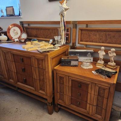 Beautiful Metz 6 piece 1959 bedroom set: triple dresser, mirror 2 night stands, bench and headboard.