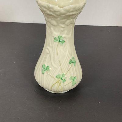 Belleek daisy Spill vase