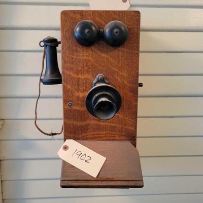 #1902 â€¢ Vintage Telephone
