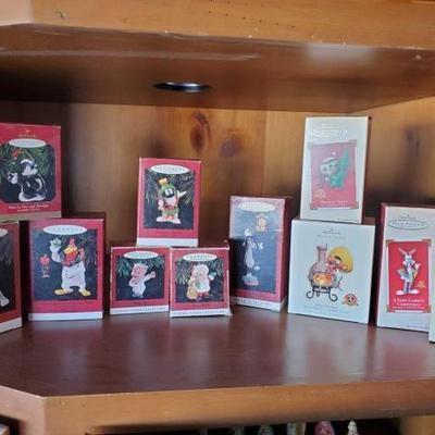 #10004 â€¢ (11) Keepsake Ornaments Looney Toons Collection
