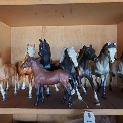 #10038 â€¢ (8) Horse Statues
