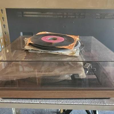 #10100 â€¢ Vintage Automatic Belt Drive Record Player With Records
