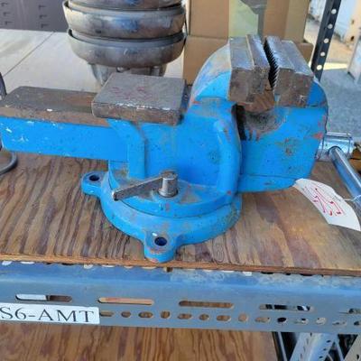 #15138 â€¢ Bench Vise
