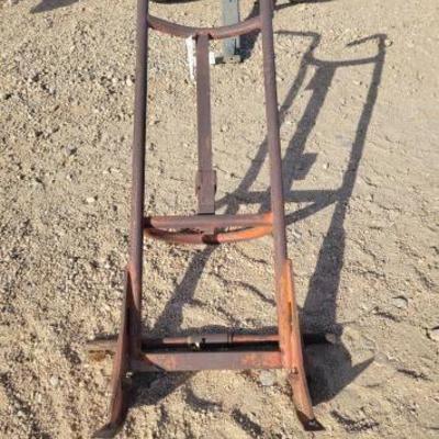 #1570 â€¢ Oil Barrel Dolly
