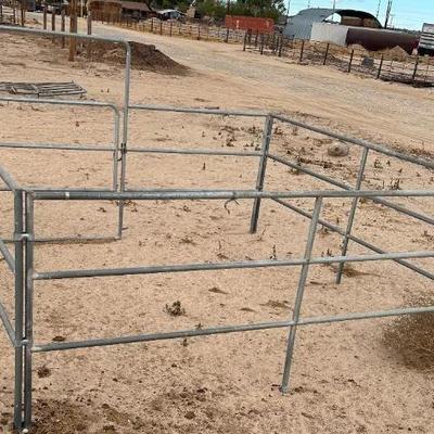 #20 â€¢ 14' x 14' 3-Rail Pipe Corral
