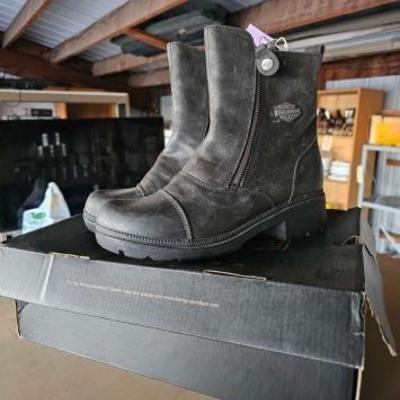 #10506 â€¢ Women's Harley Boots Size: 10
