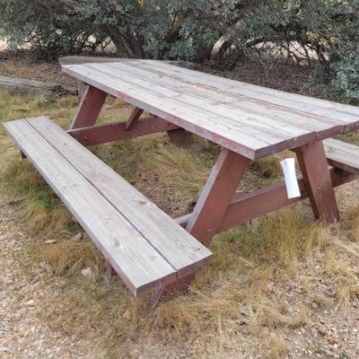 #10022 â€¢ Picnic Bench and Table
