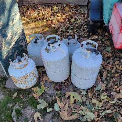 #3002 â€¢ 5 Propane Tanks
