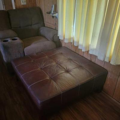 #906 â€¢ Recliner and ottoman
