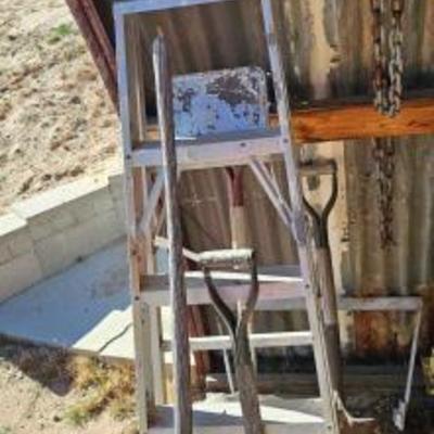 #2500 â€¢ '5 Ladder, 2 Shovels, Gas Can, Chains, and D-Ring Shackles
