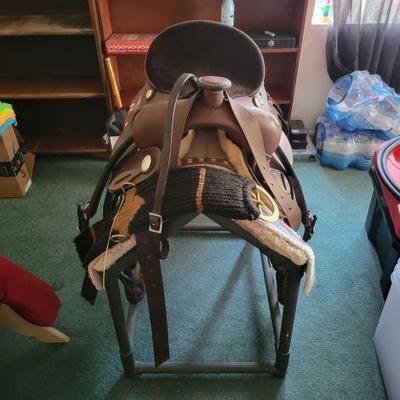 #872 â€¢ K&B Saddlery Saddle, Horse Blankets, Metal Saddle Rack
