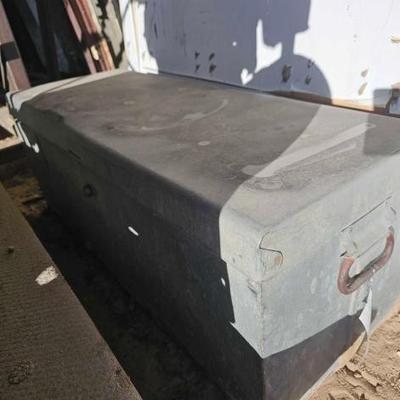 #2564 â€¢ Metal Tool Box
