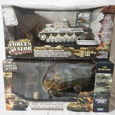 1086	FORCES OF VALOR WWII 1:32 DIECAST METAL TOYS LOT OF 2
