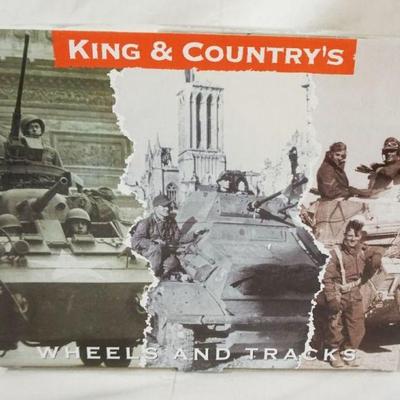 1069	KING & COUNTRY WHEELS & TRACKS DIECAST WWII DD179 M4A3E8 EASY EIGHT SHERMAN TANK
