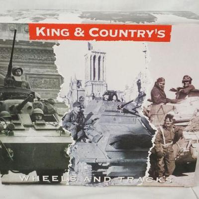 1125	KING & COUNTRY WHEELS & TRACKS DIECAST WWII CLASSIC SHERMAN DD093
