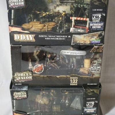 1093	FORCES OF VALOR WWII 1:32 DIECAST METAL TOYS LOT OF 3 SOLDIERS
