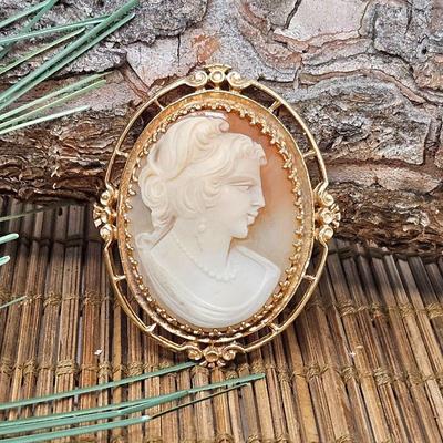 Lot #SB 338- Lovely Vintage Shell Cameo Brooch / Pin Set in Delicate 14k Gold Ornate Frame - 2