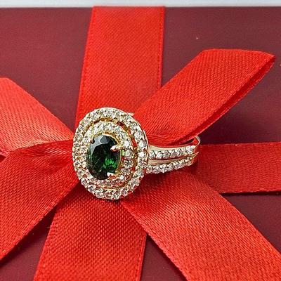  Gorgeous 1.2 Carat Green Tsavorite and Diamond Ring in 14k Yellow Gold Ring - Size 7.25 (w/ Insurance Appraisal)