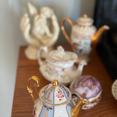 mini teapots 