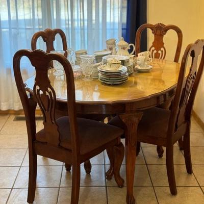 Dinning table and 4 chairs