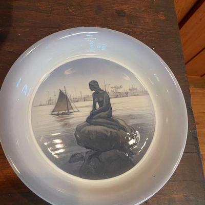 PAINTED COLLECTIBLE VINTAGE PLATES BEAUTIFUL AND GREAT CHRISTMAS GIFTS!
