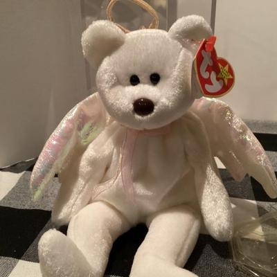 Halo bear with display case