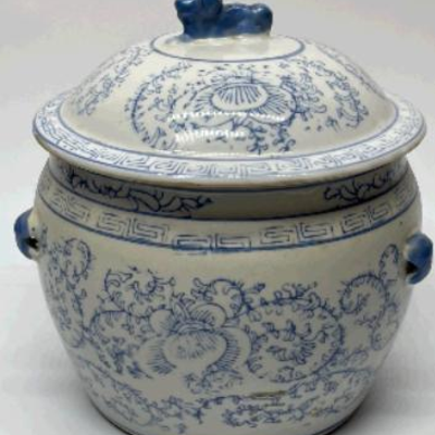 Vtg Blue & White Porcelain Covered Jar w Foo Dog