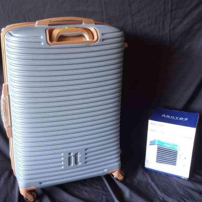 https://ctbids.com/estate-sale/25377/item/2731051/IT-Luggage-Arctos-Personal-Space-Cooler-New-In-Box