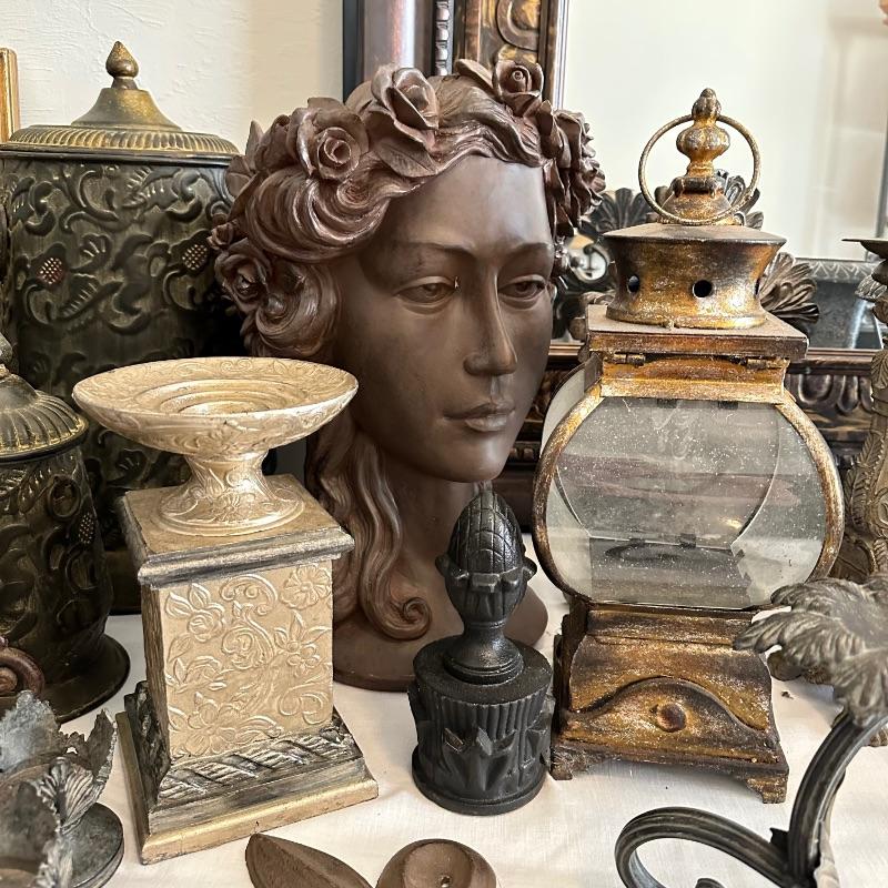 BLONDIES ESTATE SALE / LANDRUN NEIGHBORHOOD GOLDSBYNORMAN/ FRI NOV 17