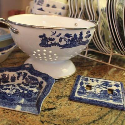 Accessory pieces of Blue Willow 