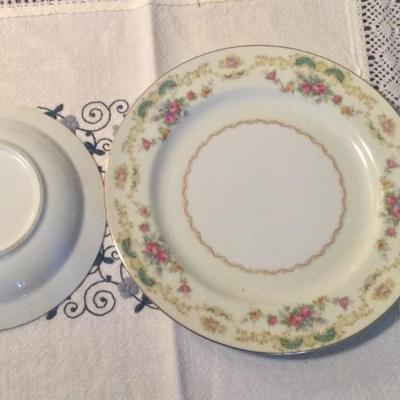 Pattern shot of Felicia patterned dinnerware by Wentworth China company Japan