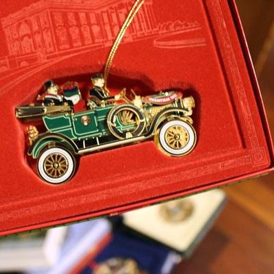 White House Christmas ornaments 