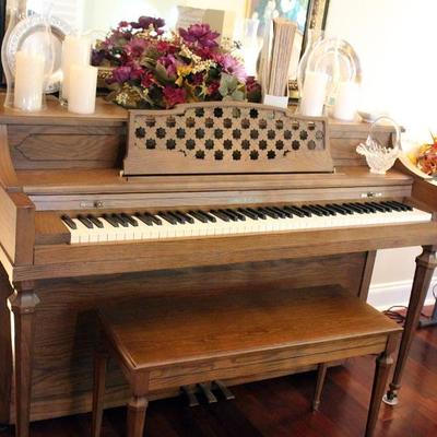 Beautiful condition Spinet piano 