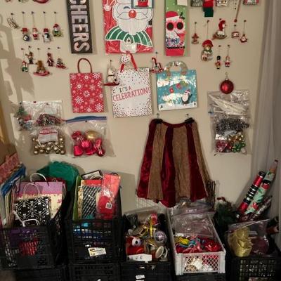 CHRISTMAS TREE SKIRT/DECOR