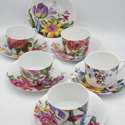 (5) Bill Goldsmith Alice Cups with Saucers
Four Alice plates and cups by Bill Goldsmith with slightly different floral designs. An extra...