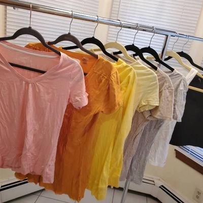 (7) Colorful Shirts And A Skirt feat. Calvin Klein, Ling, Nautica
Variety of color shirts from brands like -Nautica, Ling, Old Navy, and...