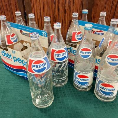 Pepsi Glass Swirl 1 Liter Bottles in Holders