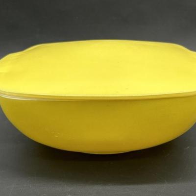 Vintage Lidded Yellow Pyrex Dish