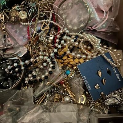 Jewlery lot 