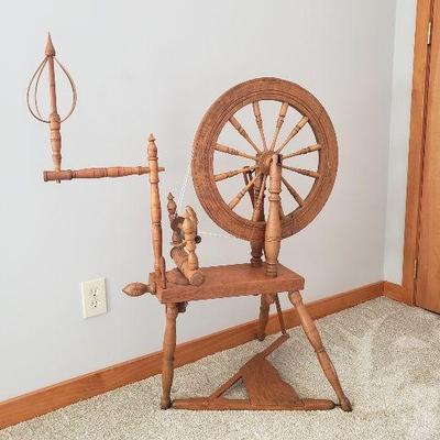 Vintage spinning wheel