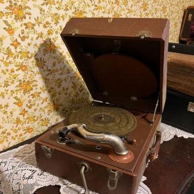 Antique Wind up Phonograpgh