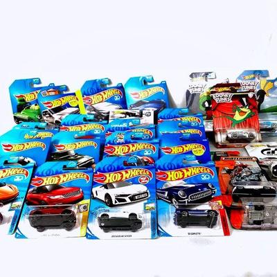 VIMY931 Matchbox & Hotwheels Cars In Original Packaging	27 cars by Hotwheels & Matchbox in factory sealed packages.
