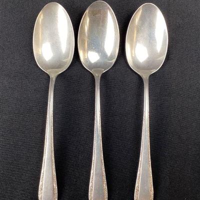 MAHA525 Weilich Sterling Spoon Co.	3 sterling dinner spoons. In total they weigh approximately 126 grams.

