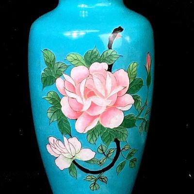 JOSW963 Vintage Kagi Shoten CloisonnÃ© Vase	Japaneese silver wire vase c. 1945-1950 with rose flower depiction.
