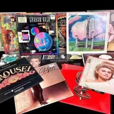 WIII923 Vintage Vinyl Albums	14 albums
