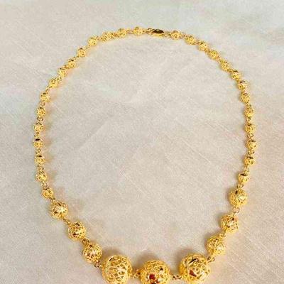 CT111 Ladies 18k Yellow Gold, Necklace	Gorgeous vintage gold necklace. Three different size spheres. Chain weighs approximately 29.95...