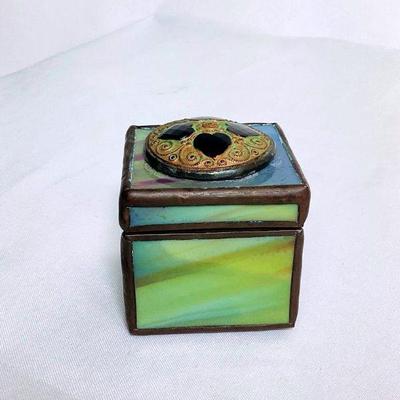 KIHE102 Signed Vintage Orient & Flume Box	Uniquely beautiful, handcrafted with rolled glass, circa 1977 box. Has hinged lid, with copper...