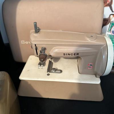 Vintage childâ€™s sewing machine