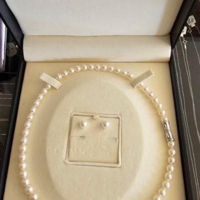 Sweet Cultured Pearls & Earrings